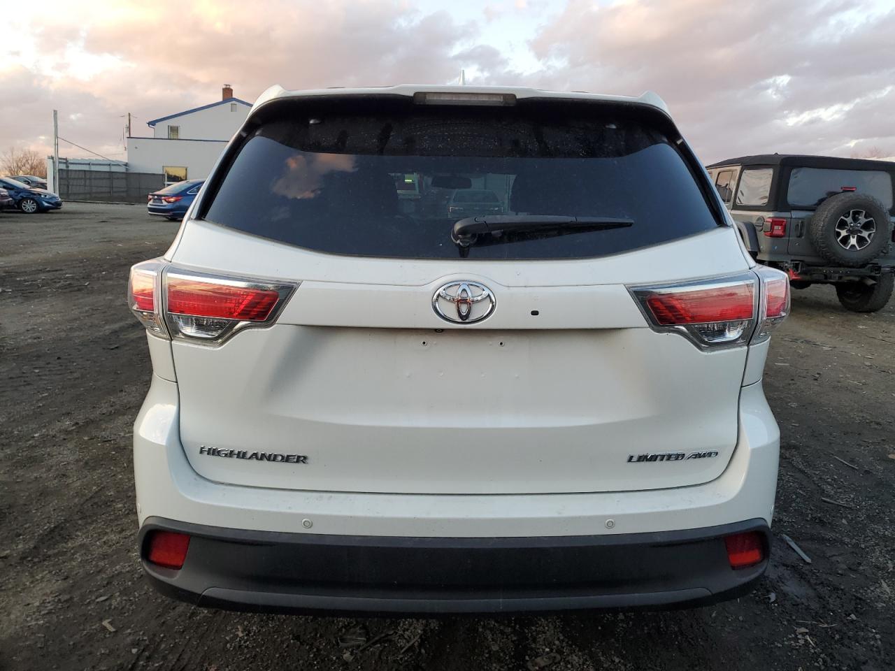 2015 Toyota Highlander - Image 6