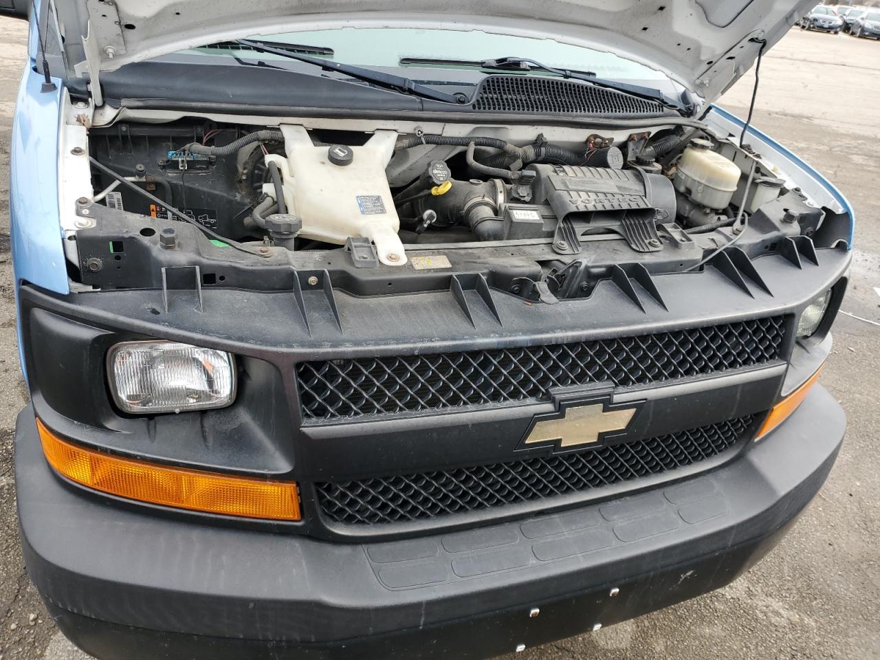 2016 Chevrolet Express - Image 12