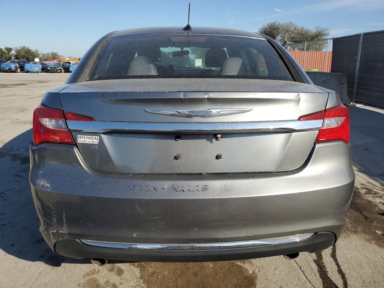 2013 Chrysler 200 - Image 6