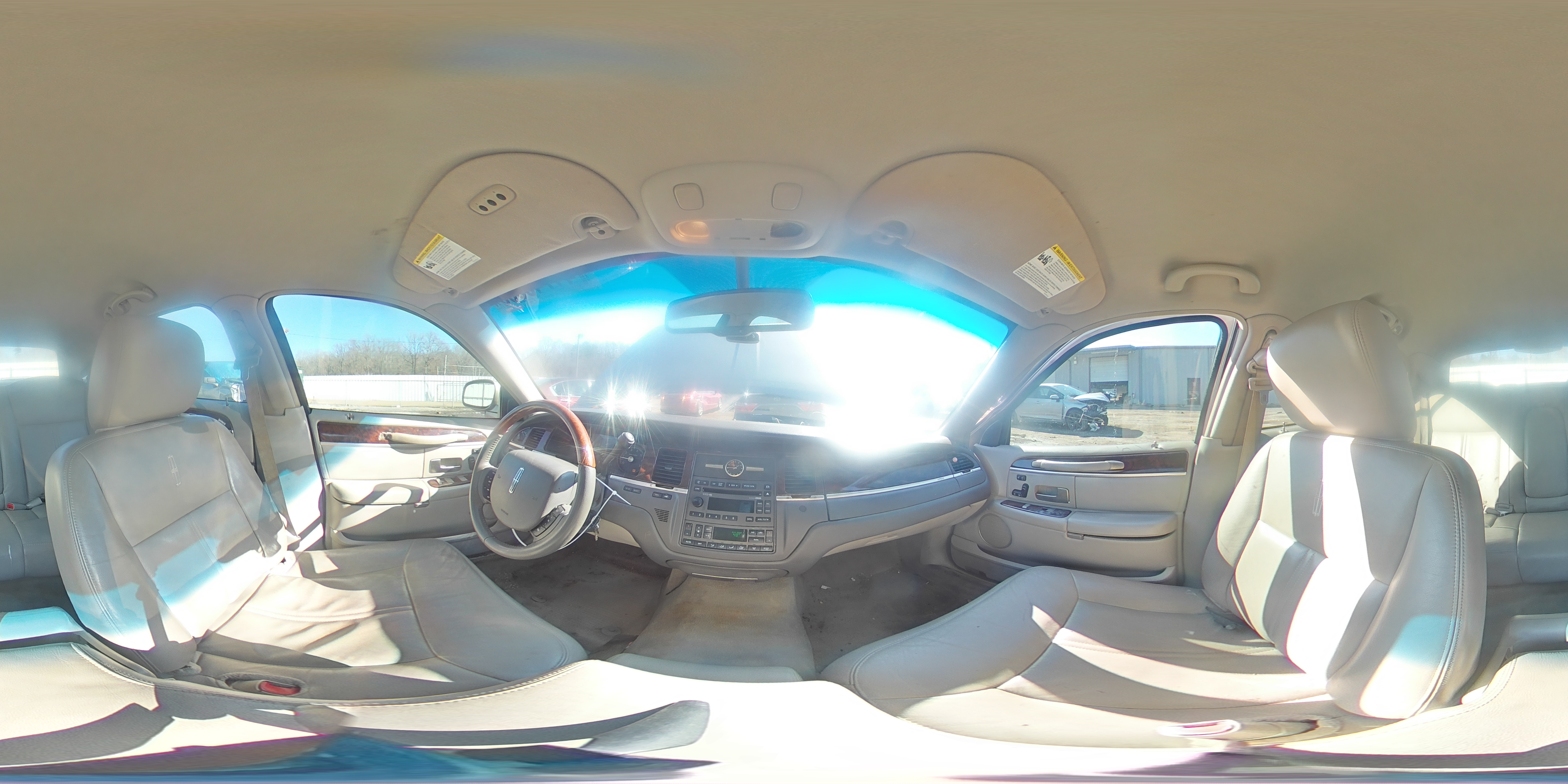 2011 Lincoln Town Car - Image 13