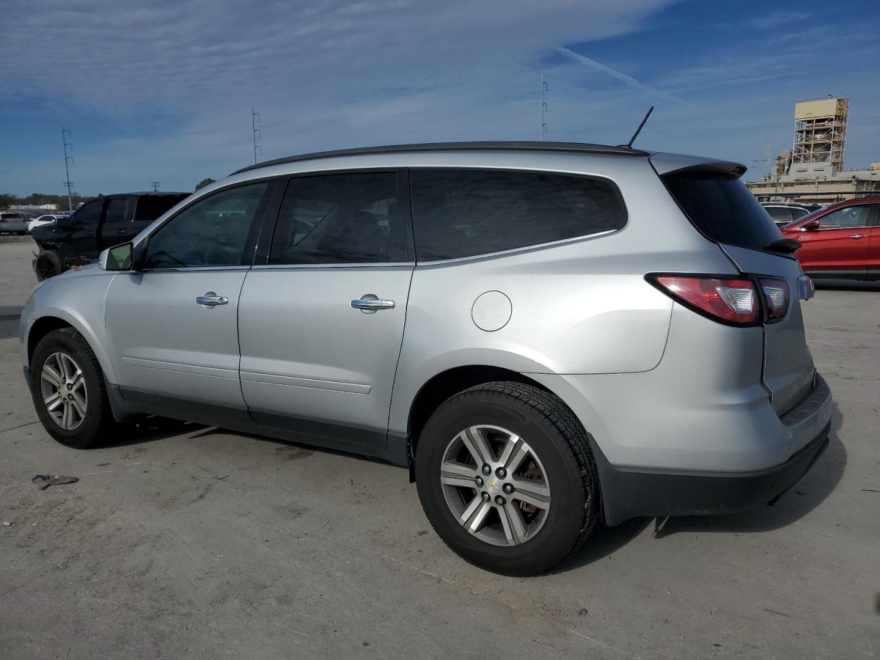 VIN 1GNKRHKD1FJ263962 2015 CHEVROLET TRAVERSE no.2