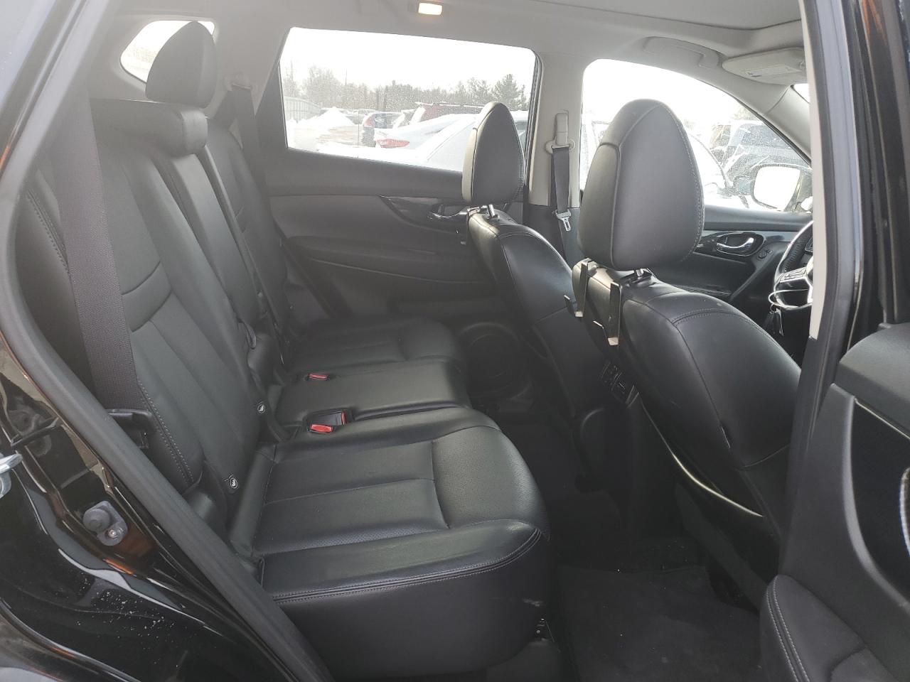 2018 Nissan Rogue - Image 11