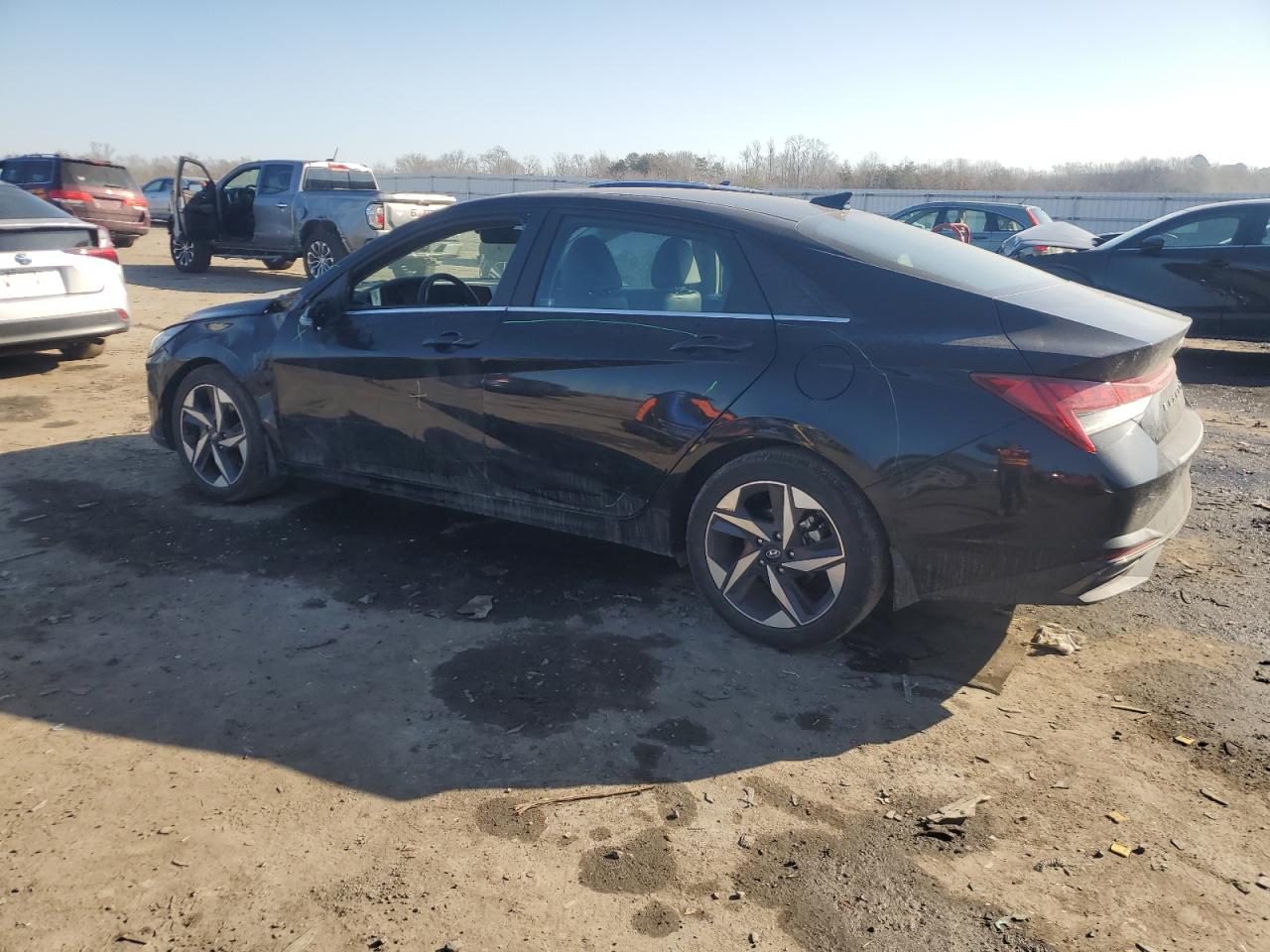 2023 Hyundai Elantra - Image 2