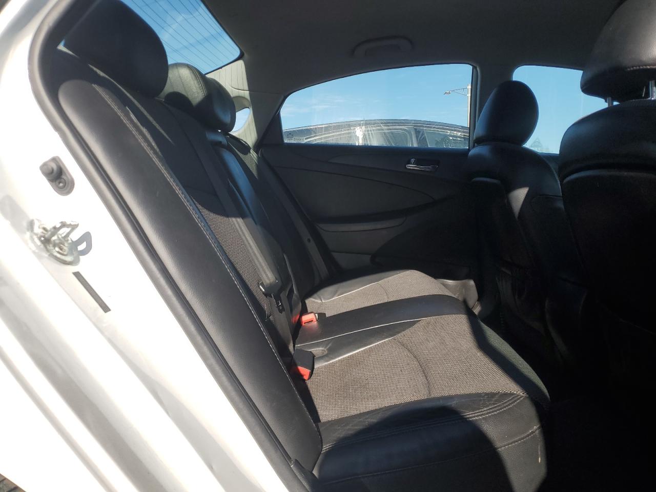 2013 Hyundai Sonata - Image 10