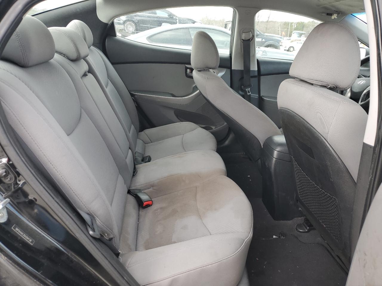 2013 Hyundai Elantra - Image 10