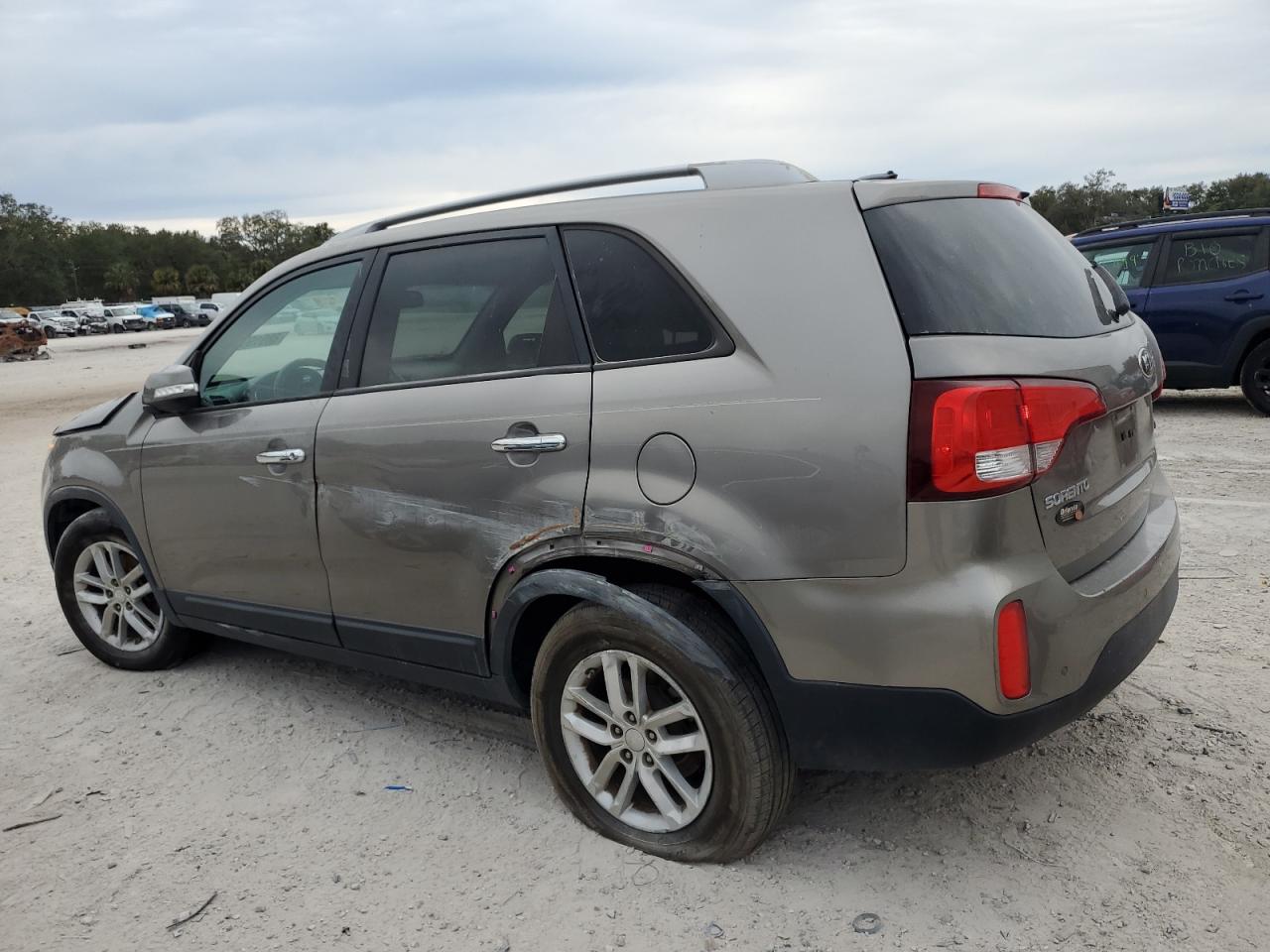 5XYKT3A67FG661015 2015 KIA SORENTO - Image 2