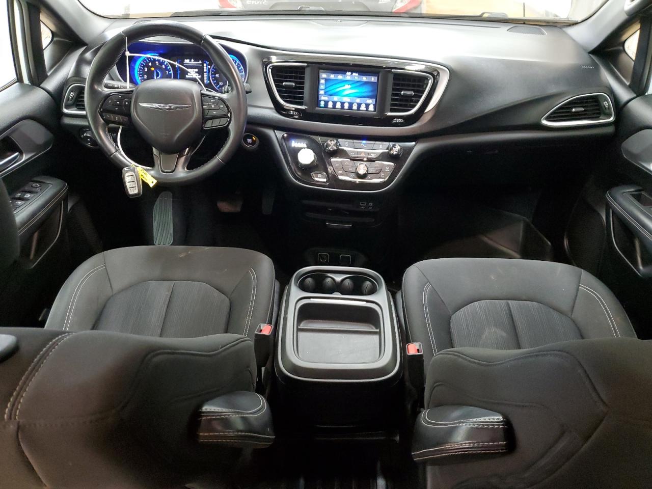 2018 Chrysler Pacifica - Image 8