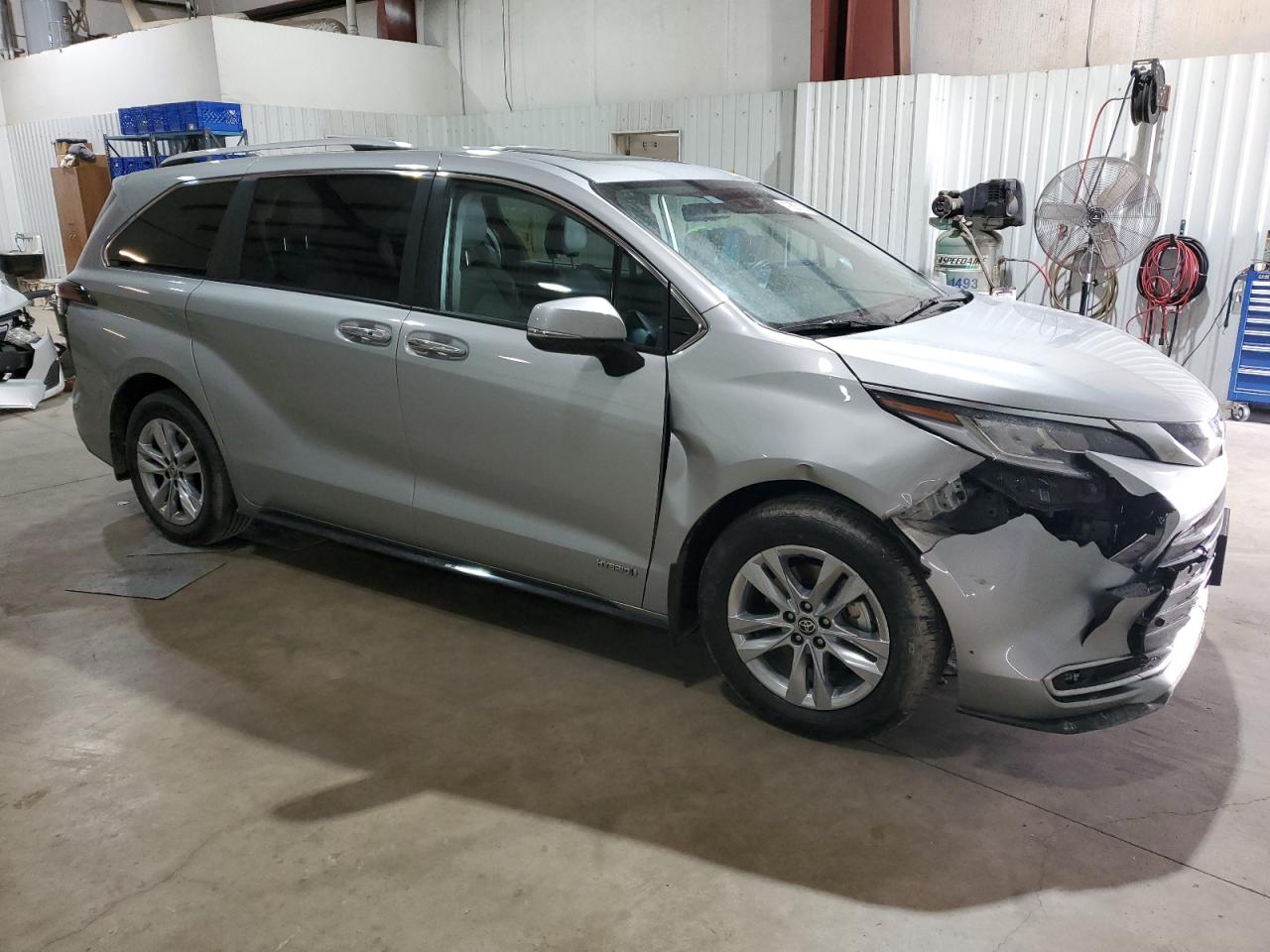 2021 Toyota Sienna - Image 4