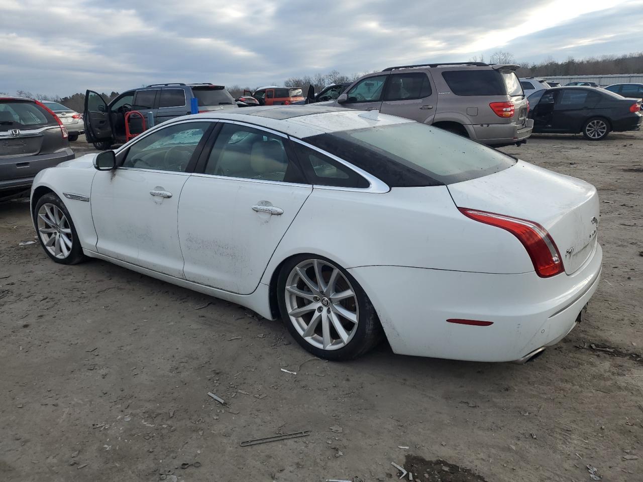 2013 Jaguar XJ - Image 2