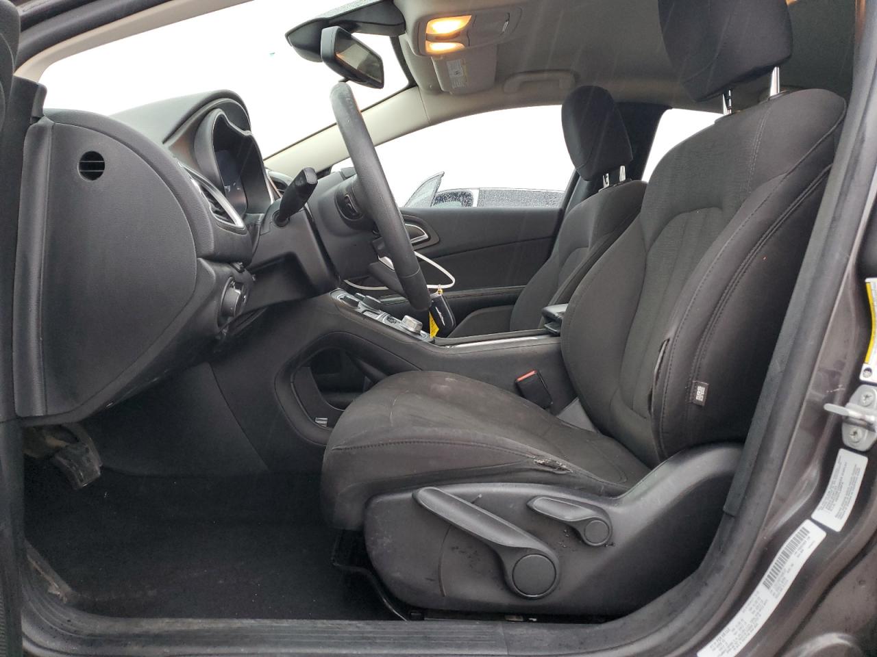 2015 Chrysler 200 - Image 7