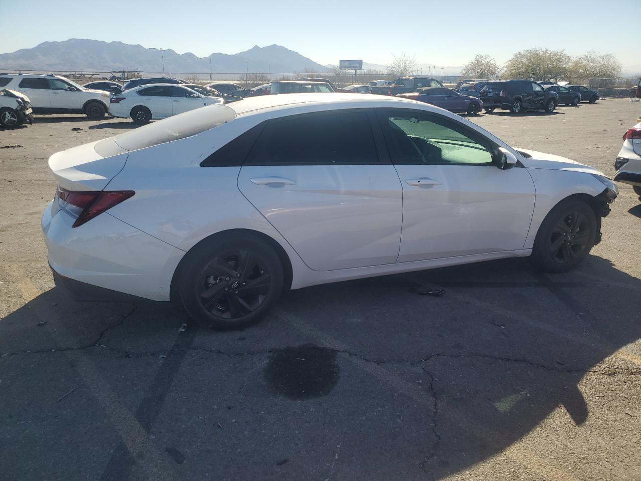 2022 Hyundai Elantra - Image 3