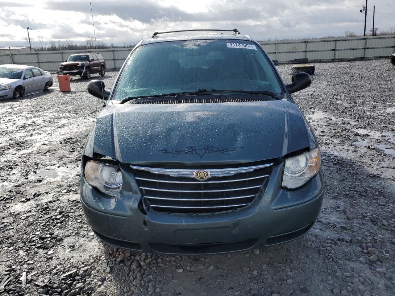2005 Chrysler Town & Country - Image 5