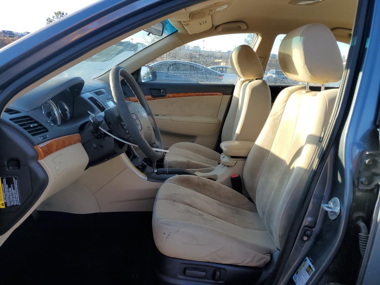 2010 Hyundai Sonata - Image 7