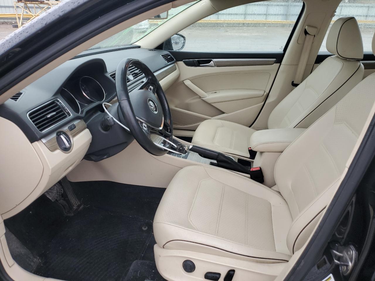 2017 Volkswagen Passat - Image 7