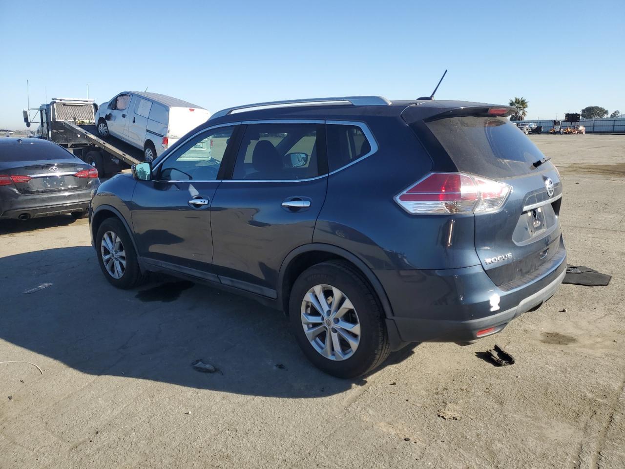 2016 Nissan Rogue - Image 2
