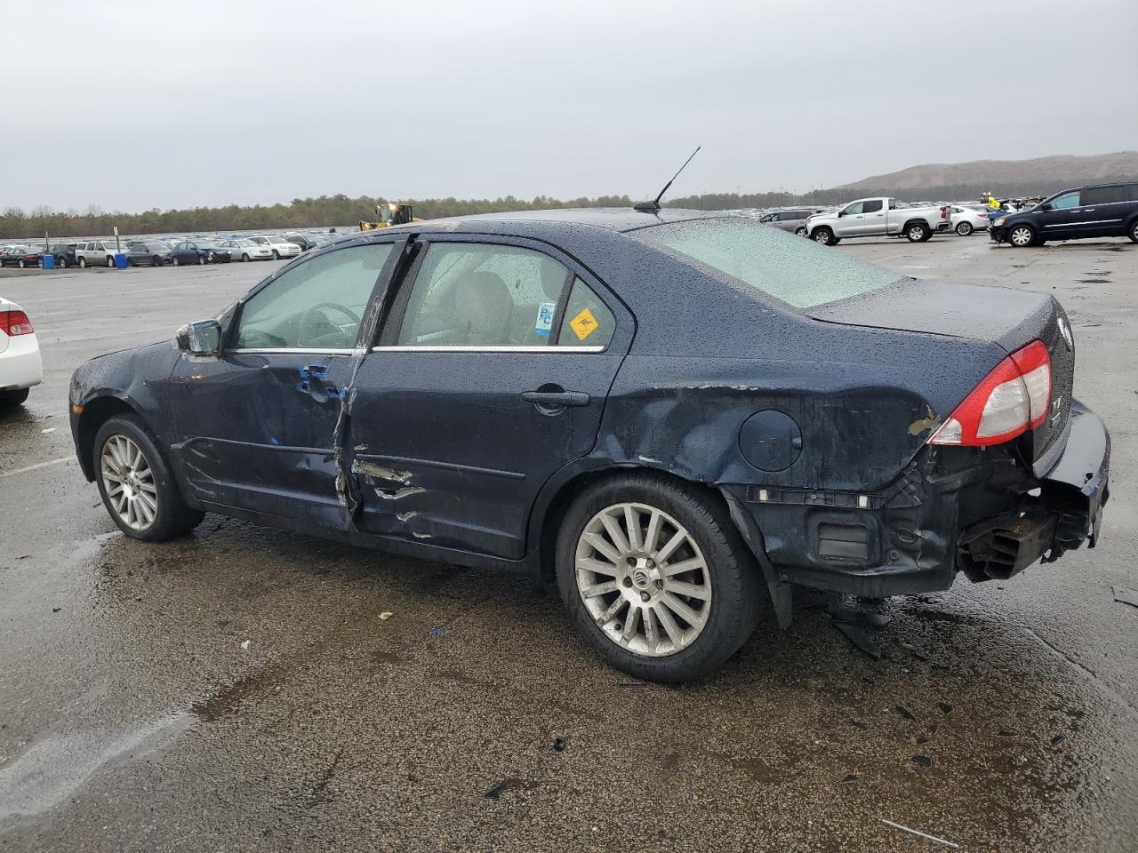 2009 Mercury Milan - Image 2