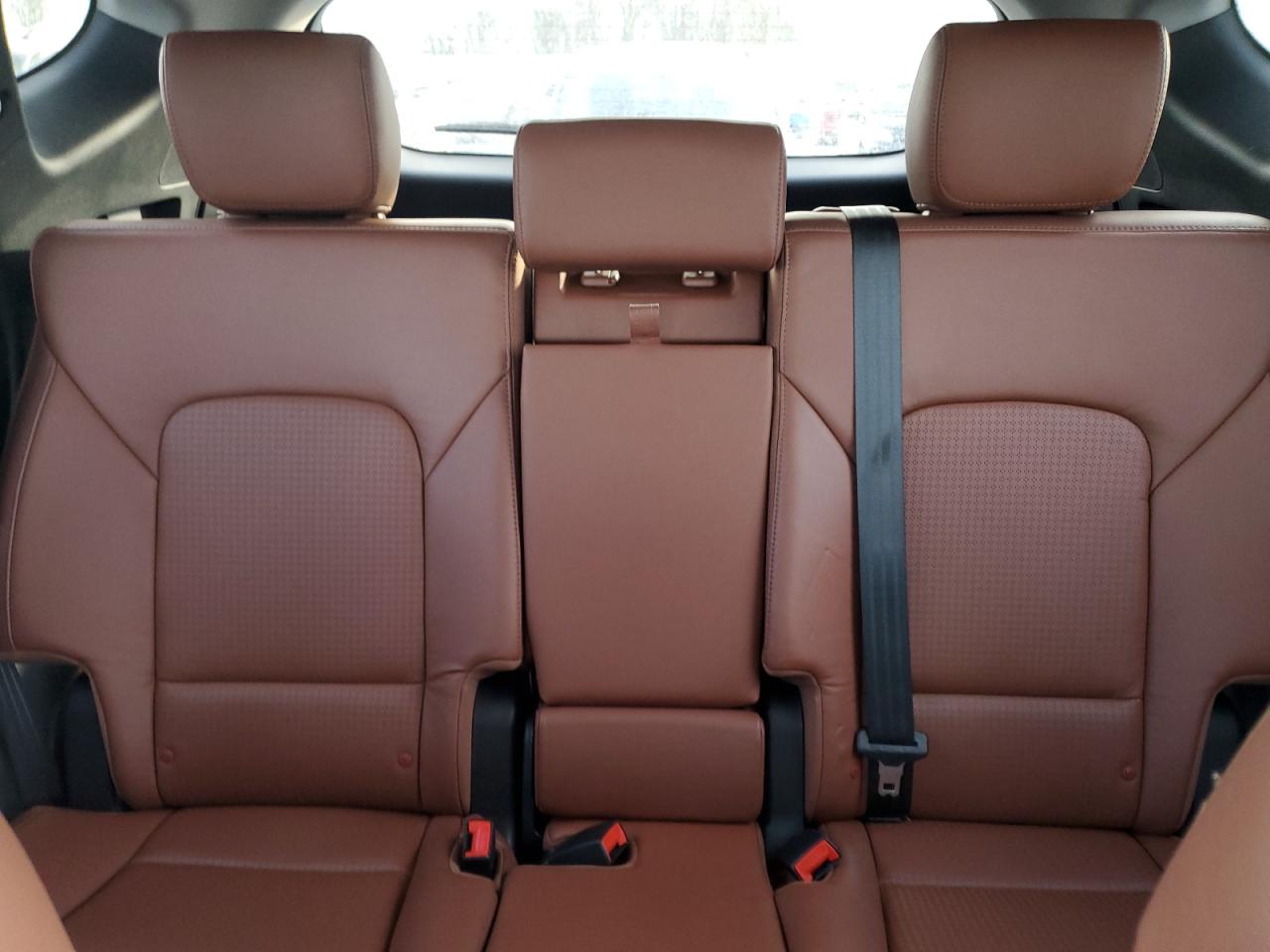2013 Hyundai Santa Fe - Image 10