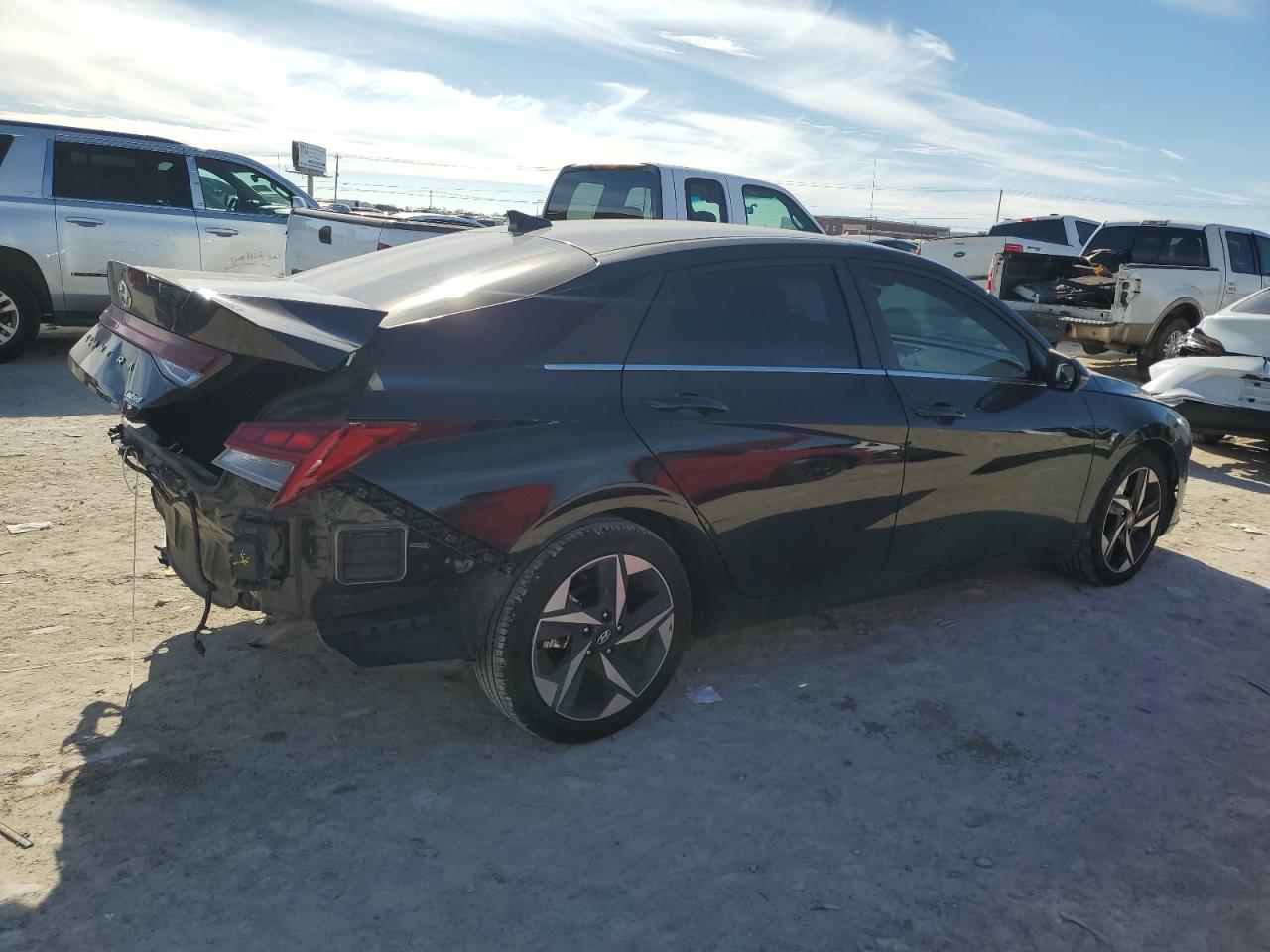 2021 Hyundai Elantra - Image 3