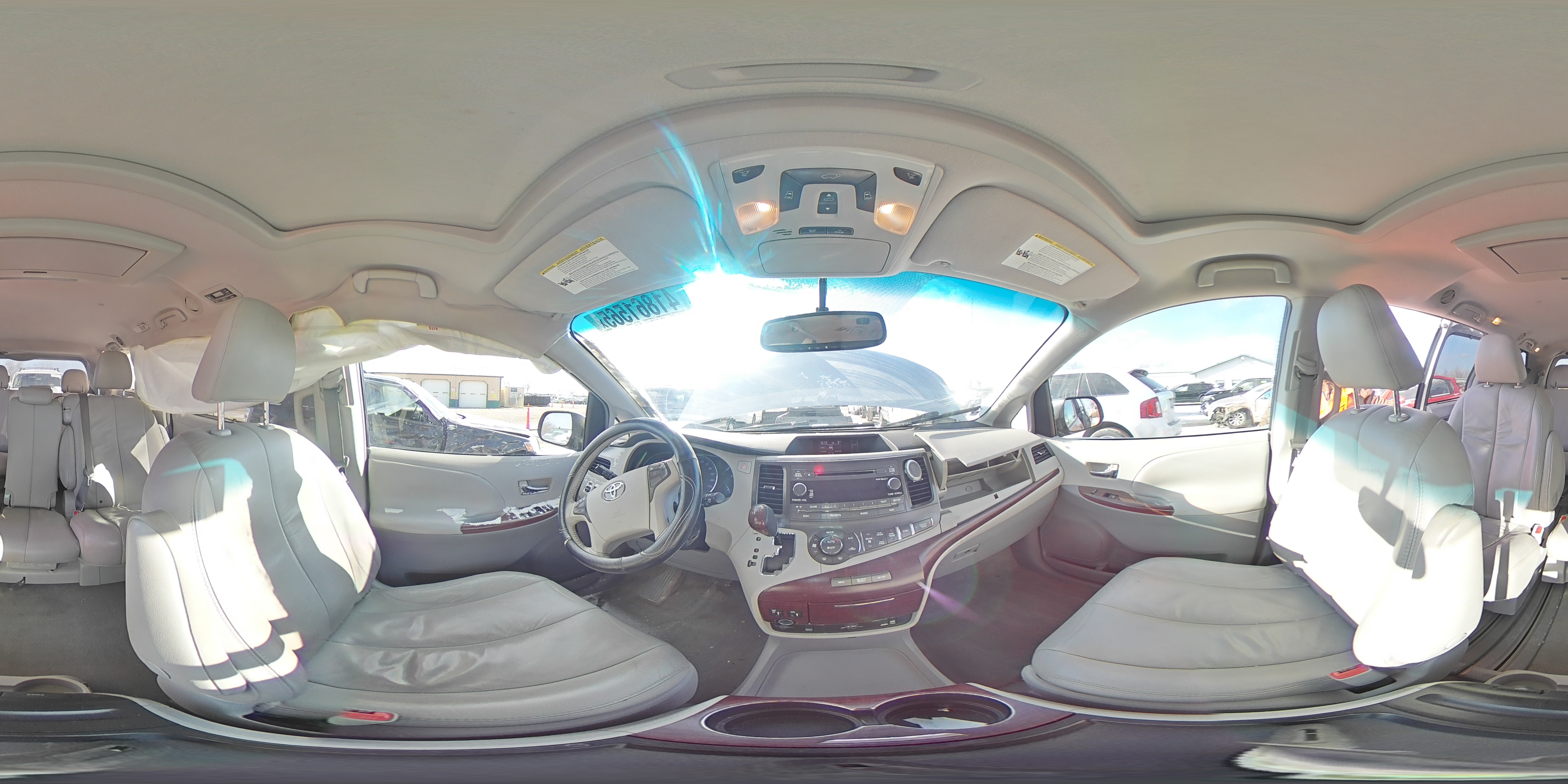 2011 Toyota Sienna - Image 13