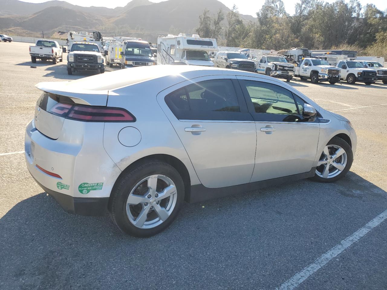 2015 Chevrolet Volt - Image 3