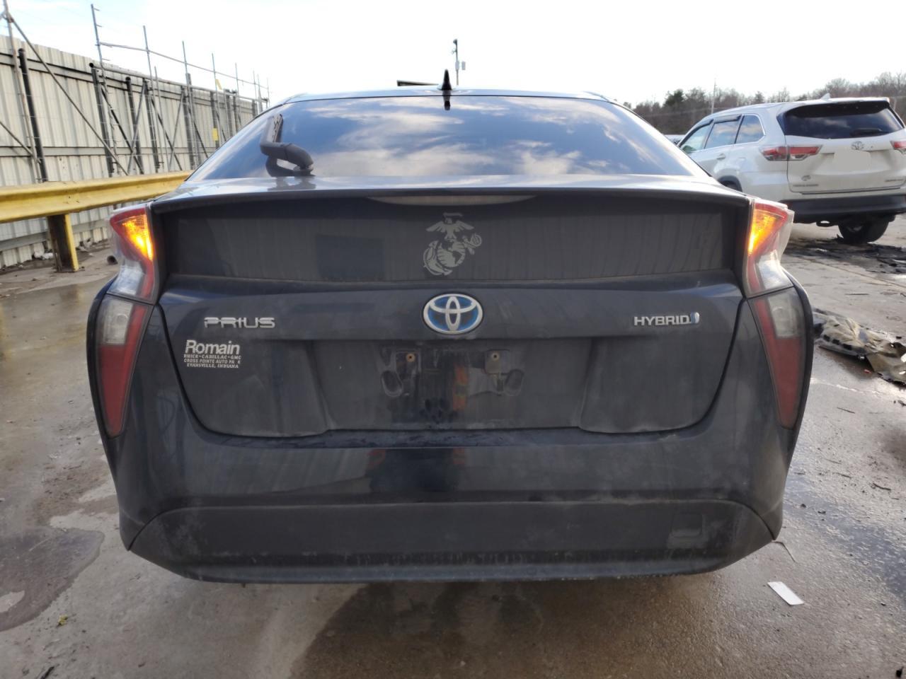2016 Toyota Prius - Image 6