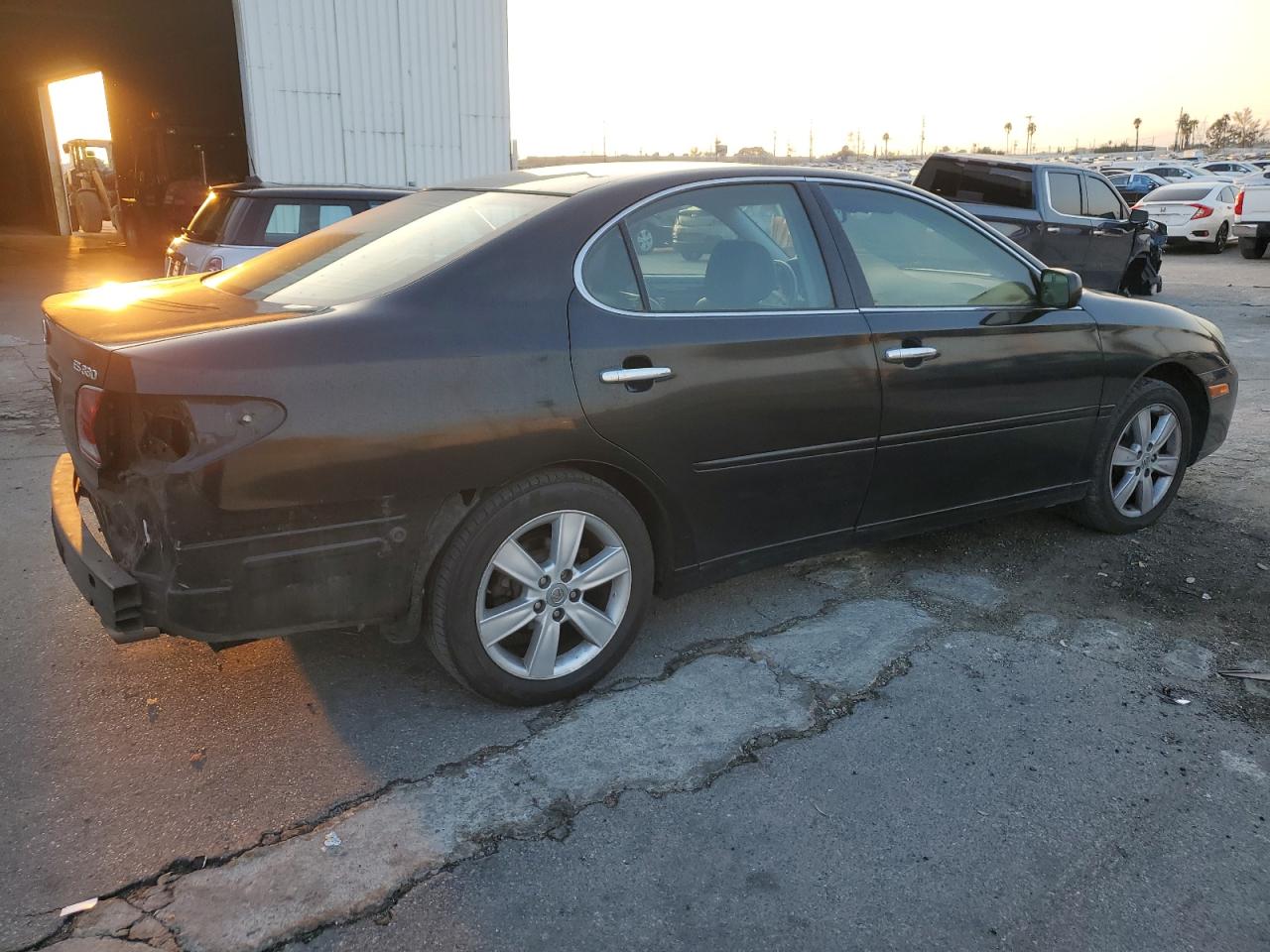 2005 Lexus ES - Image 3