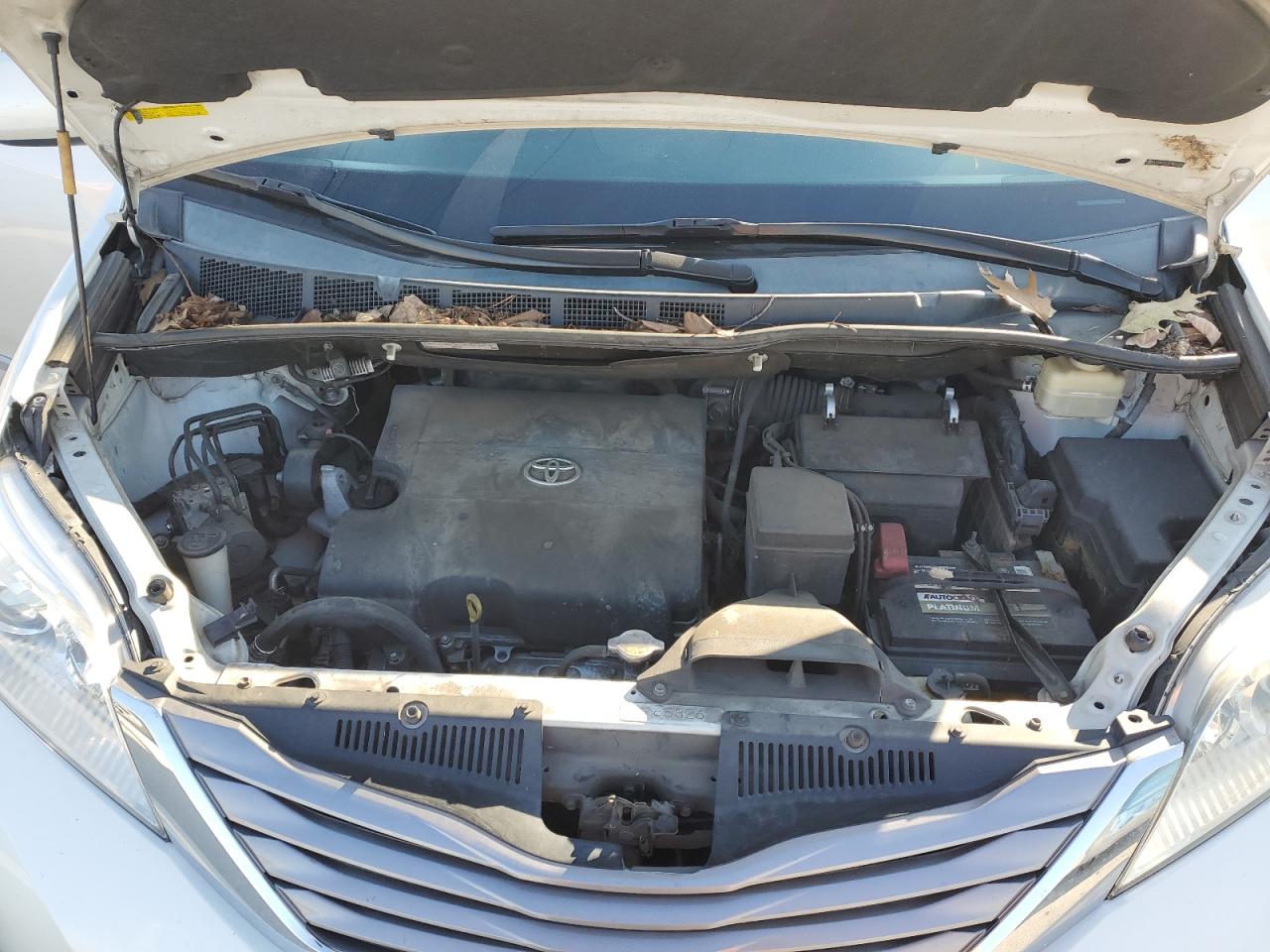 2015 Toyota Sienna - Image 12