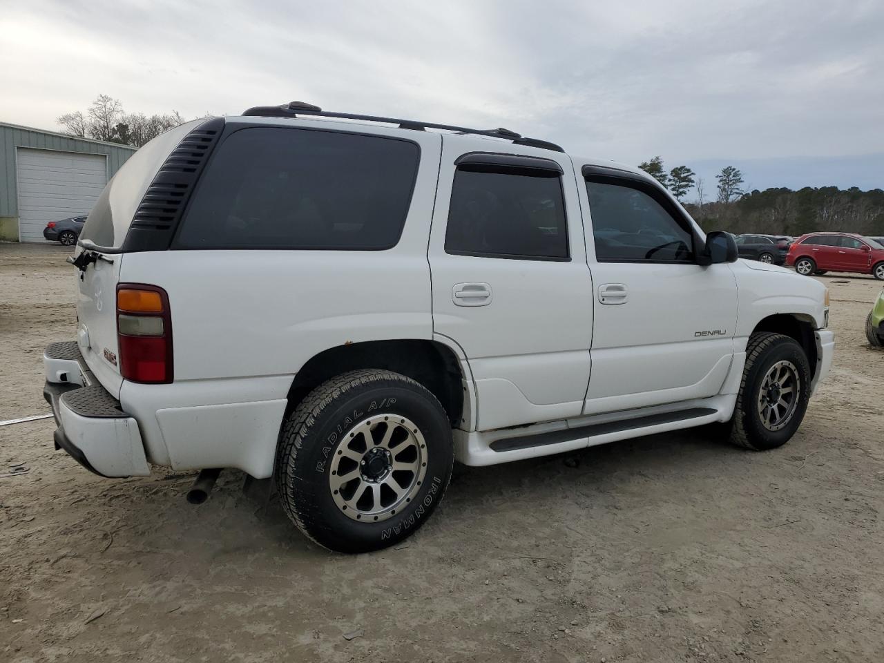 2003 GMC Yukon - Image 3