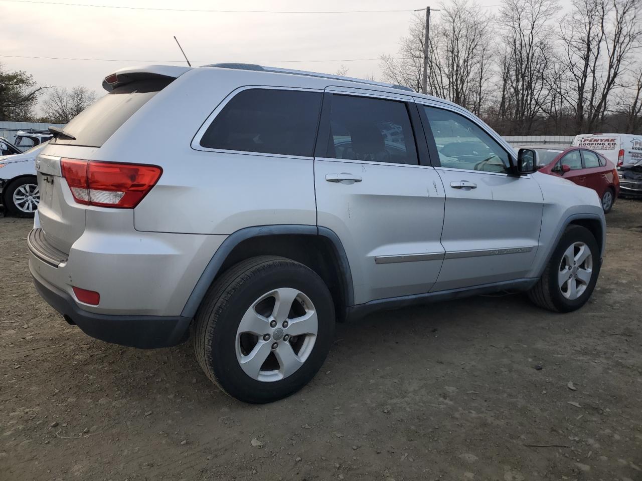2011 Jeep Grand Cherokee - Image 3