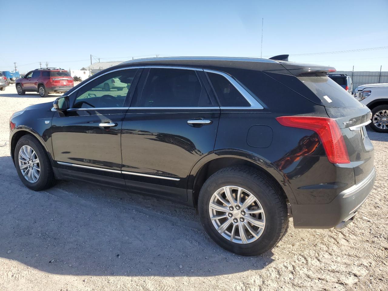 2017 Cadillac XT5 - Image 2
