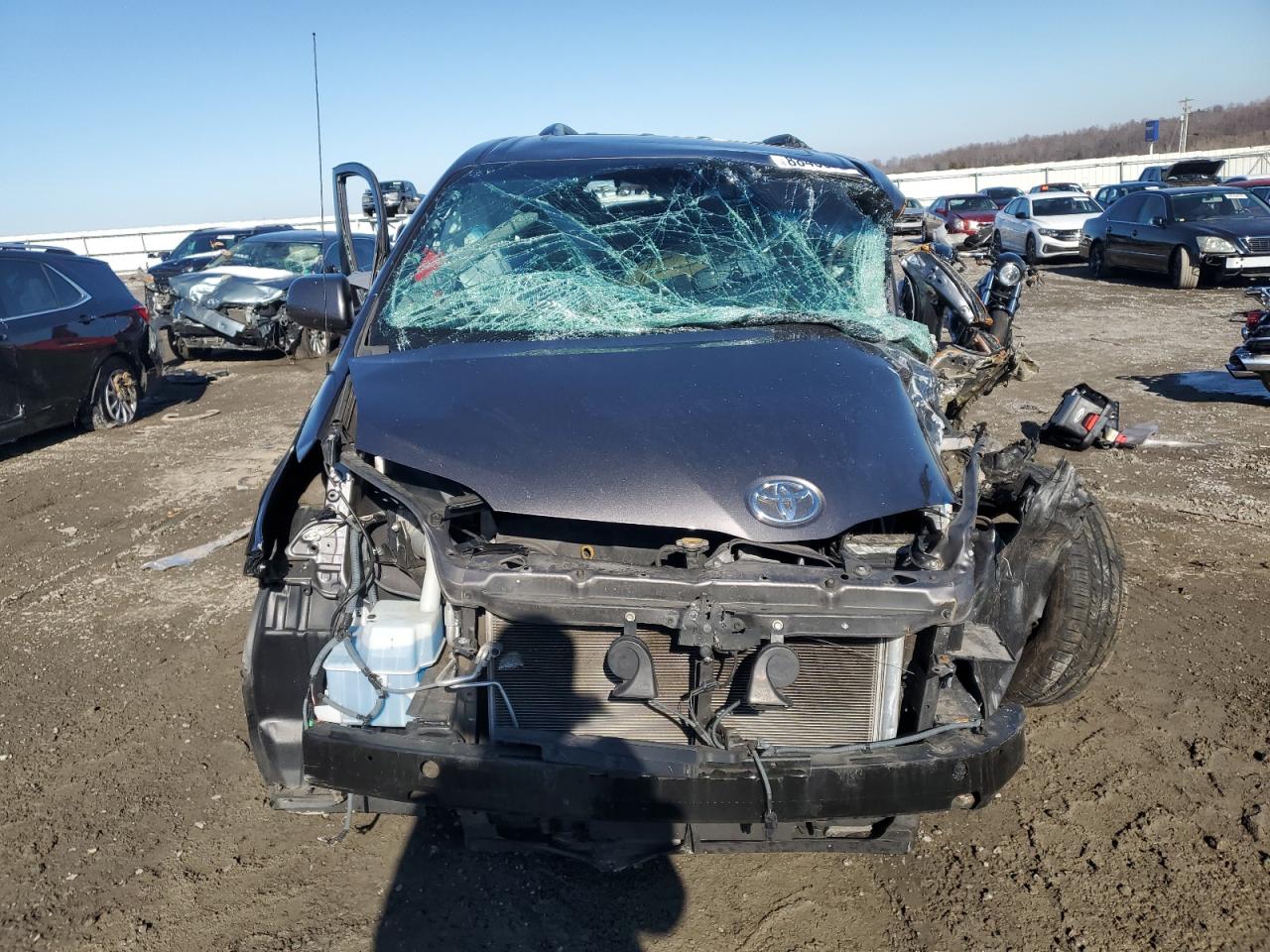 2014 Toyota Sienna - Image 5