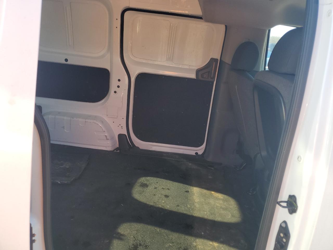 2017 Nissan NV - Image 11