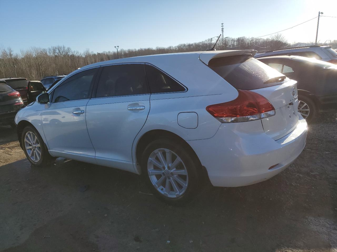 2011 Toyota Venza - Image 2