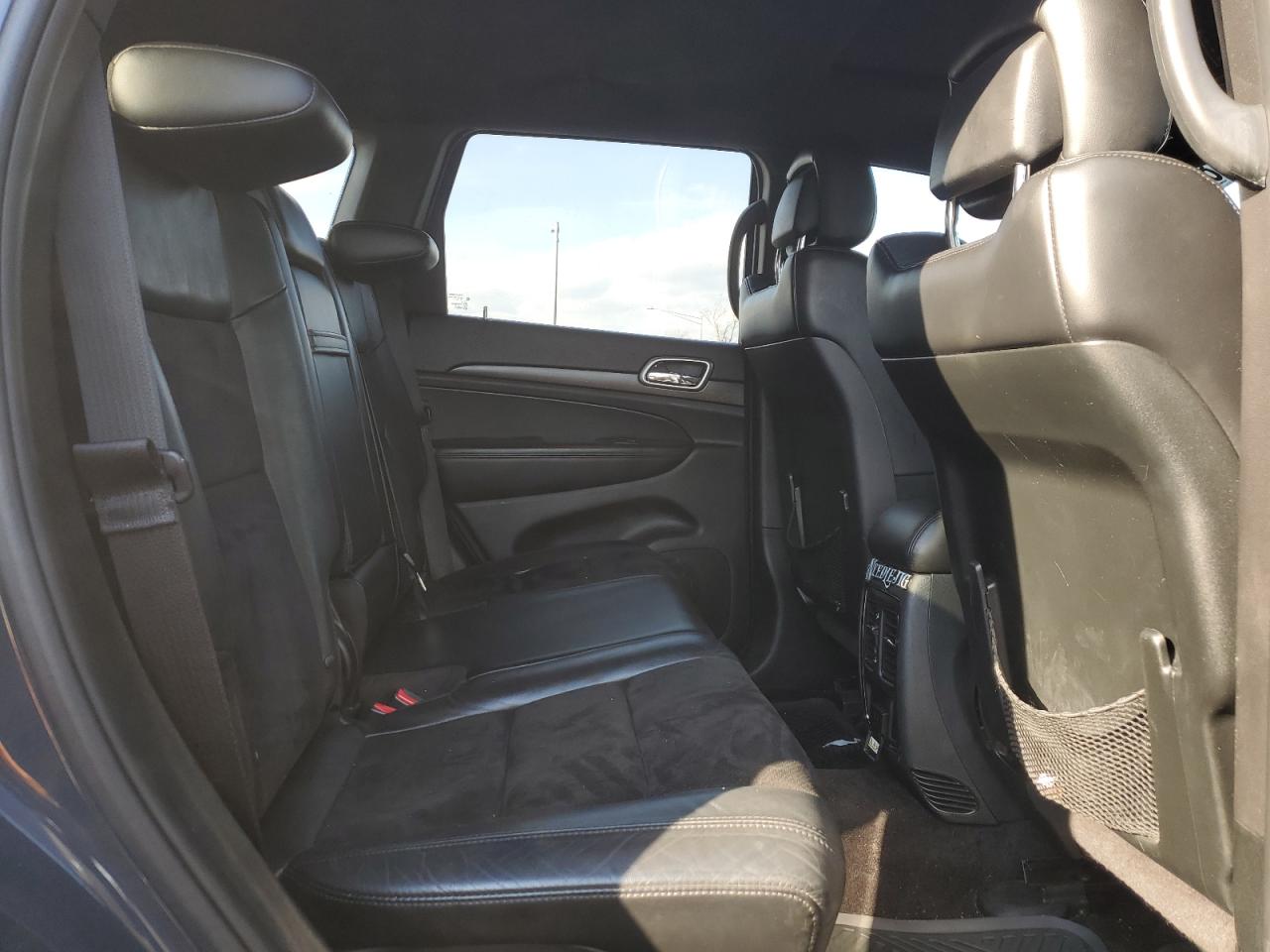 2017 Jeep Grand Cherokee - Image 11