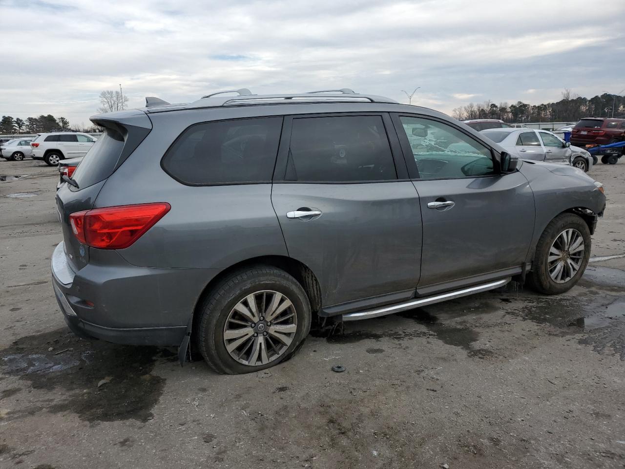 2019 Nissan Pathfinder - Image 3