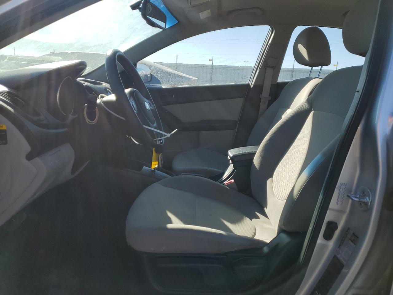2010 Kia Forte - Image 7
