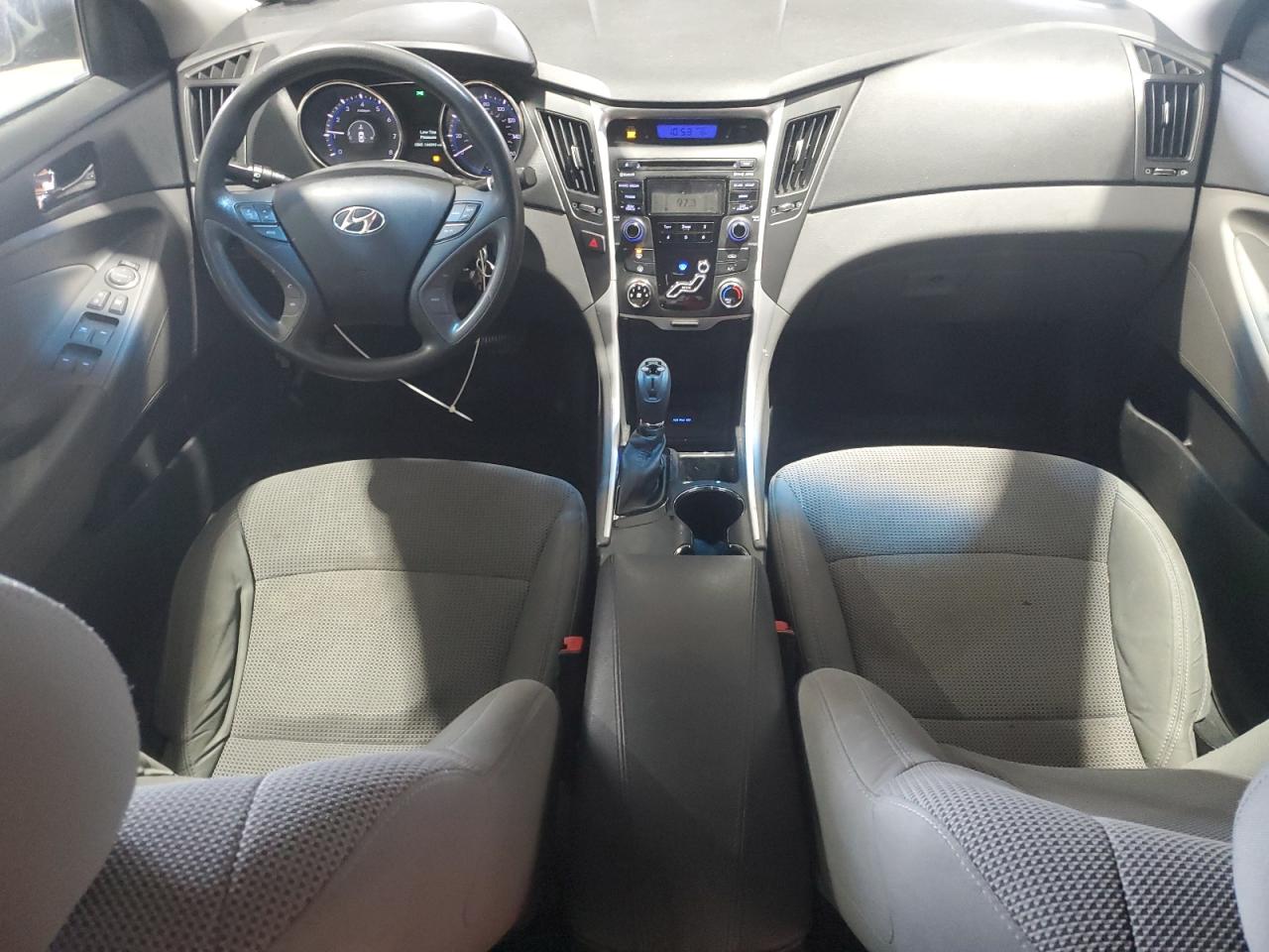 2013 Hyundai Sonata - Image 8