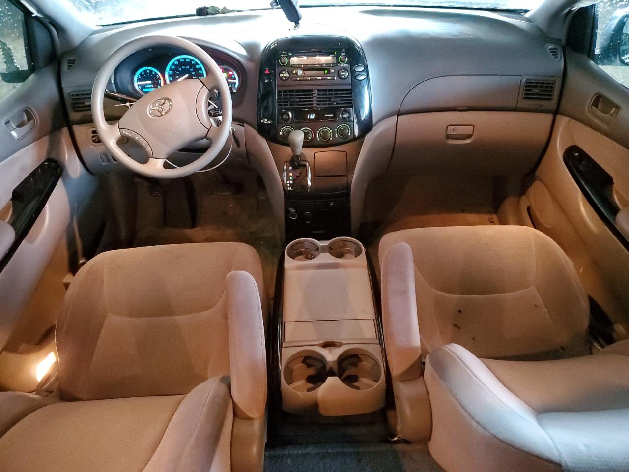 2004 Toyota Sienna - Image 8