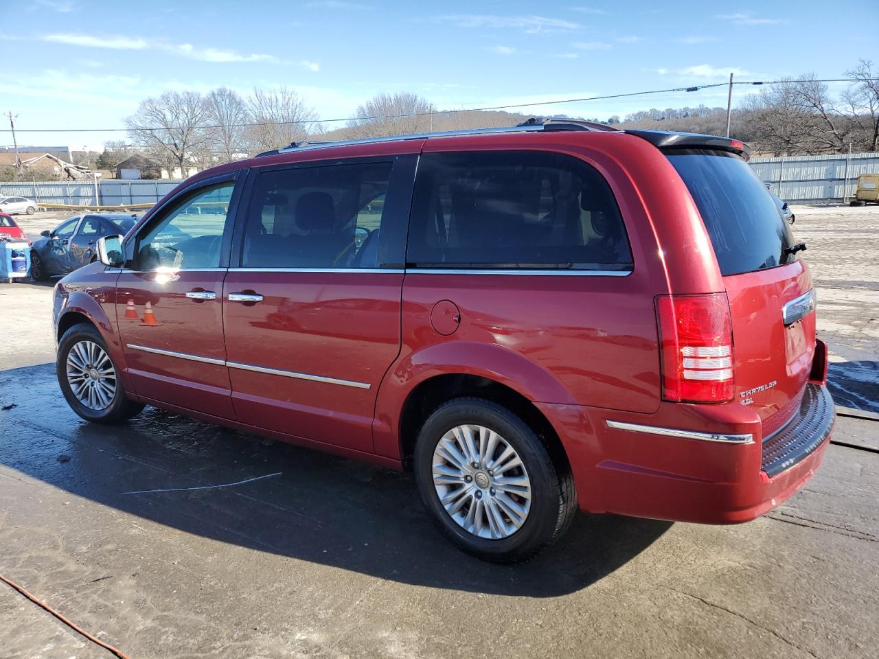 2010 Chrysler Town & Country - Image 2