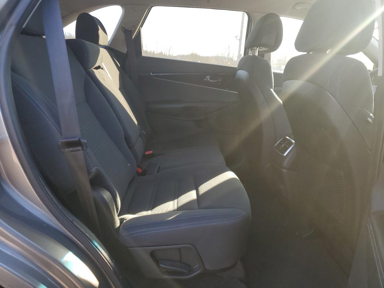 2016 Kia Sorento - Image 11