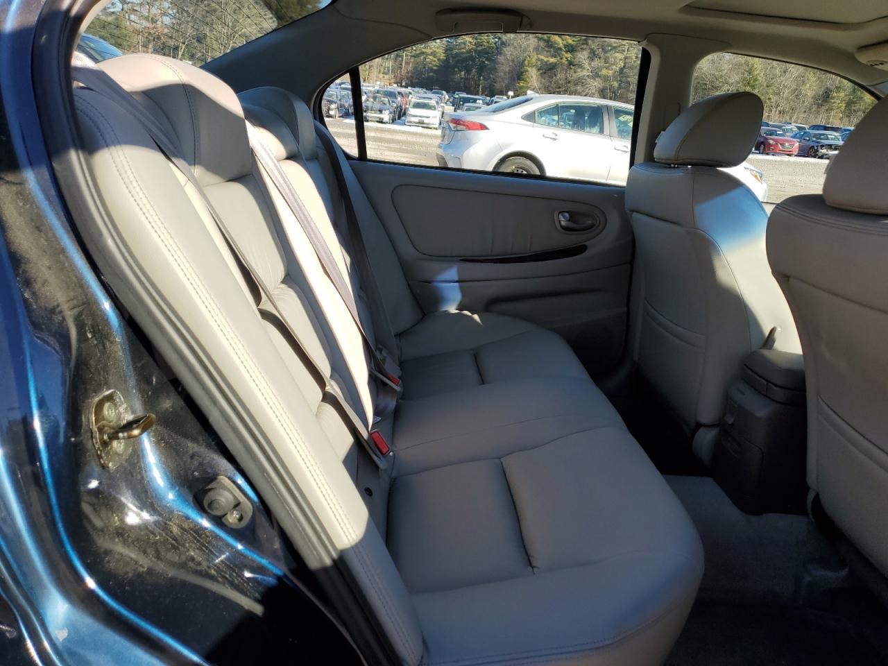 2003 Nissan Maxima - Image 10