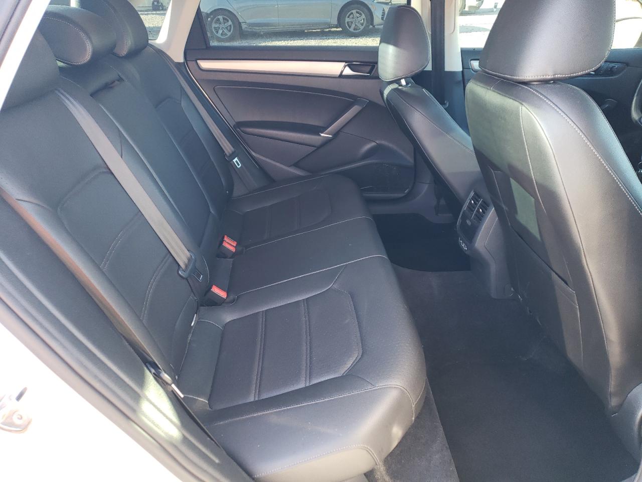 2021 Volkswagen Passat - Image 10
