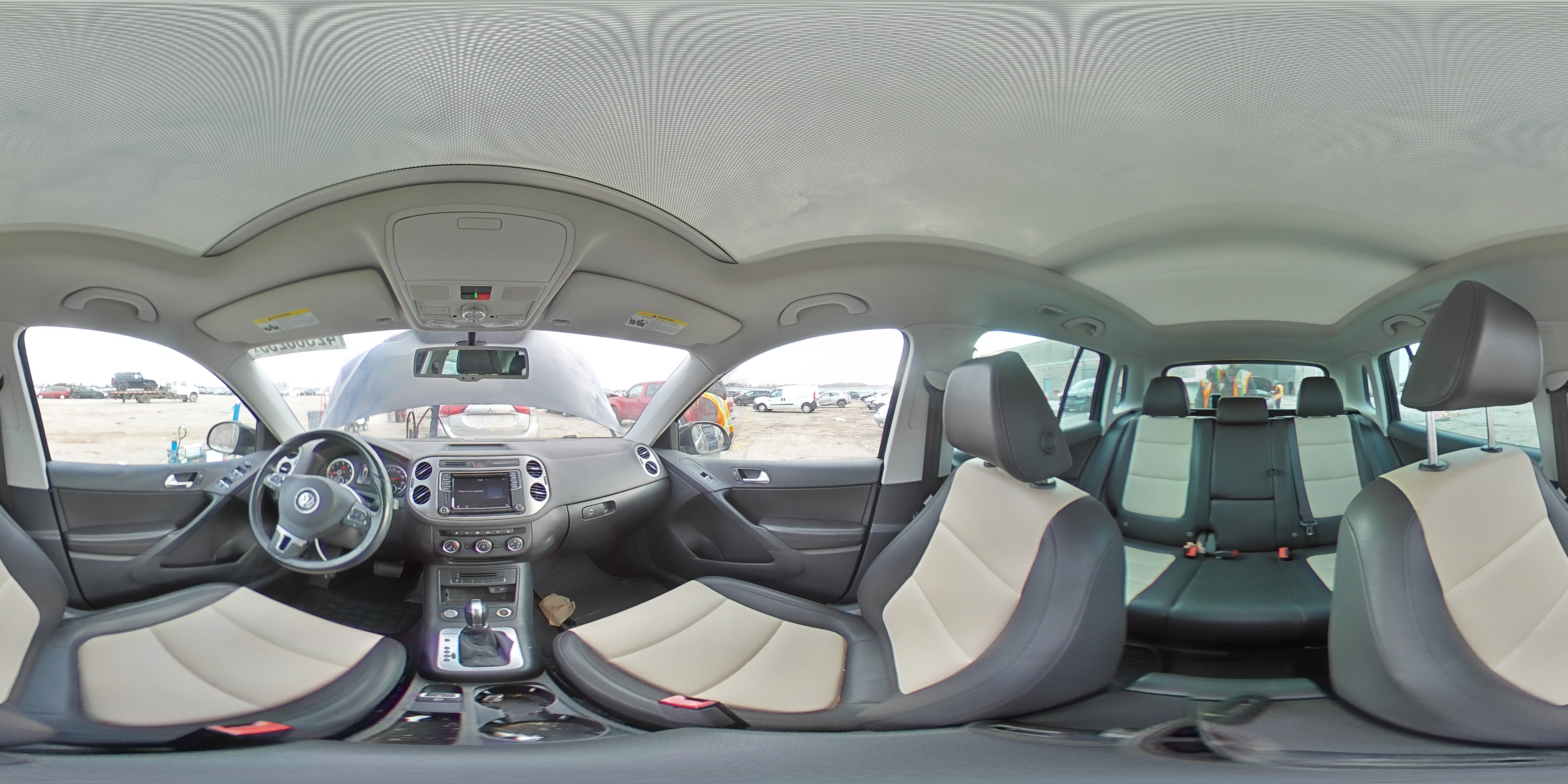 2017 Volkswagen Tiguan - Image 14