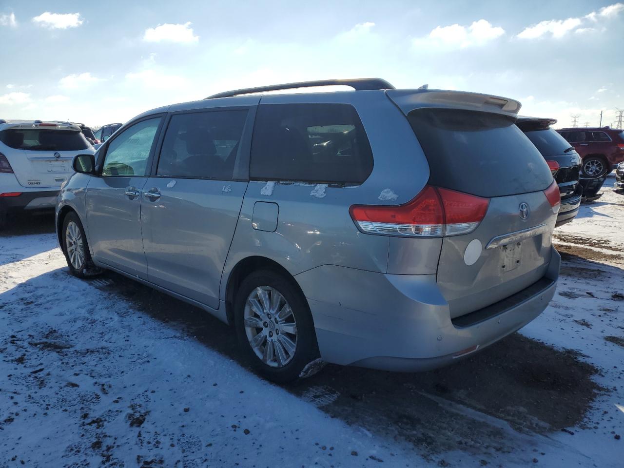2011 Toyota Sienna - Image 2