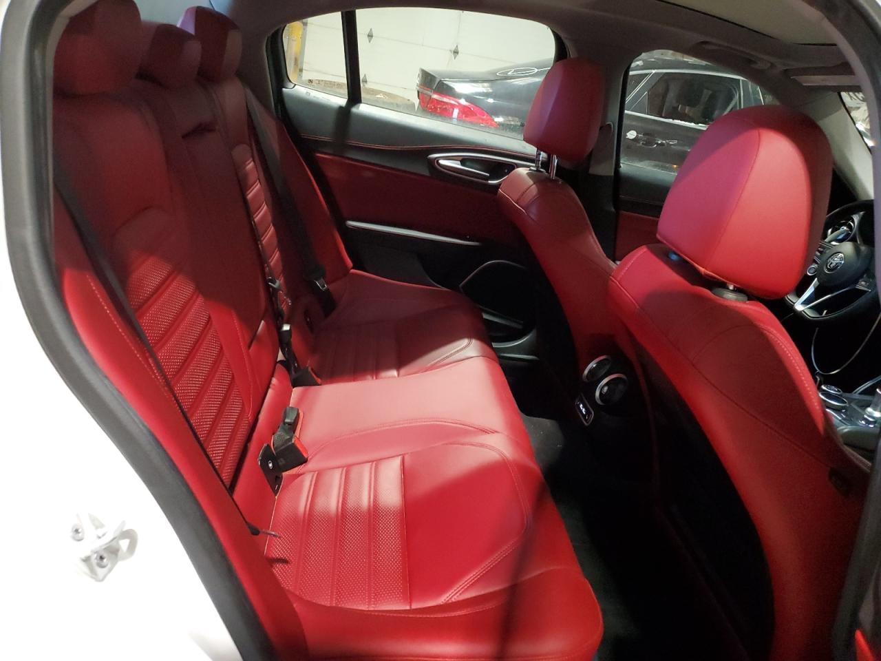 2019 Alfa Romeo Giulia - Image 10