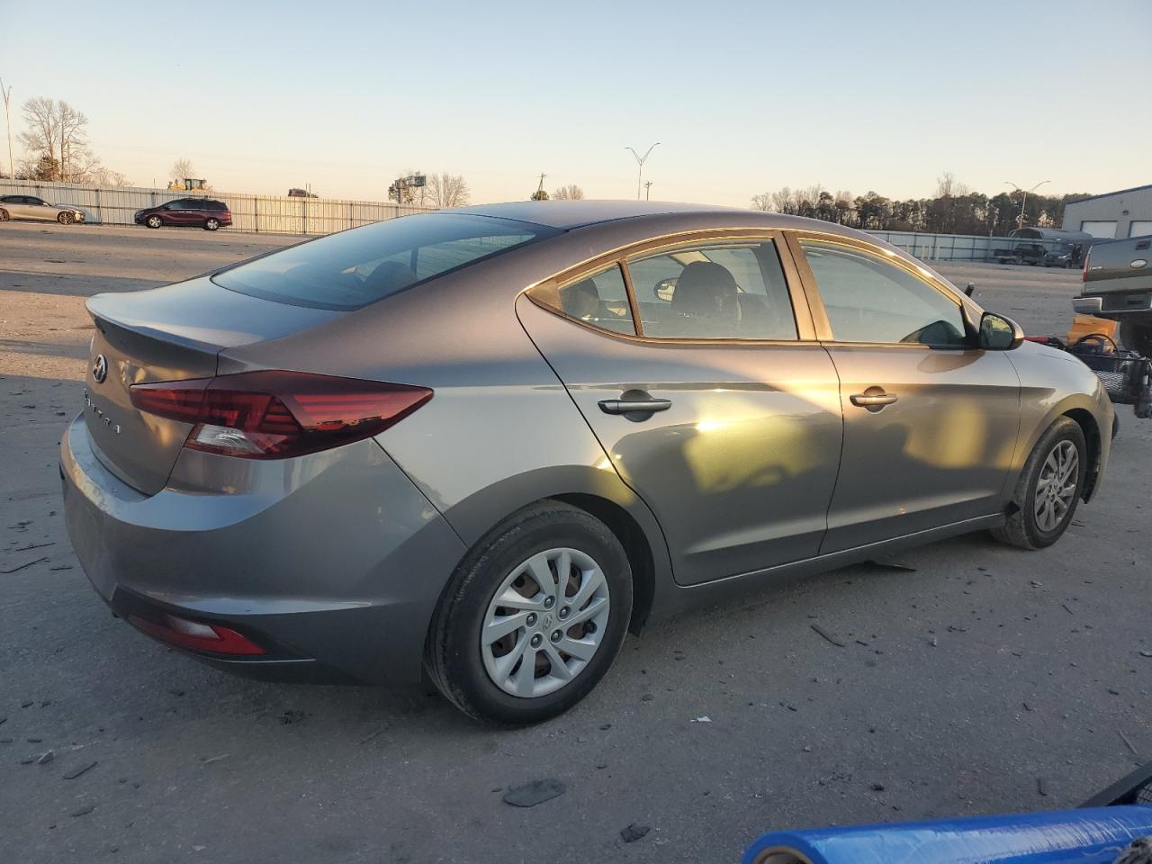 2020 Hyundai Elantra - Image 3