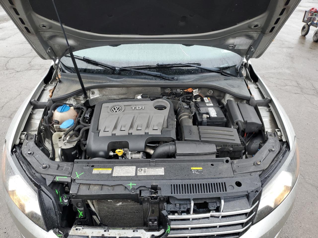 2014 Volkswagen Passat - Image 11