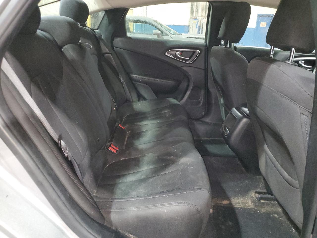 2015 Chrysler 200 - Image 10