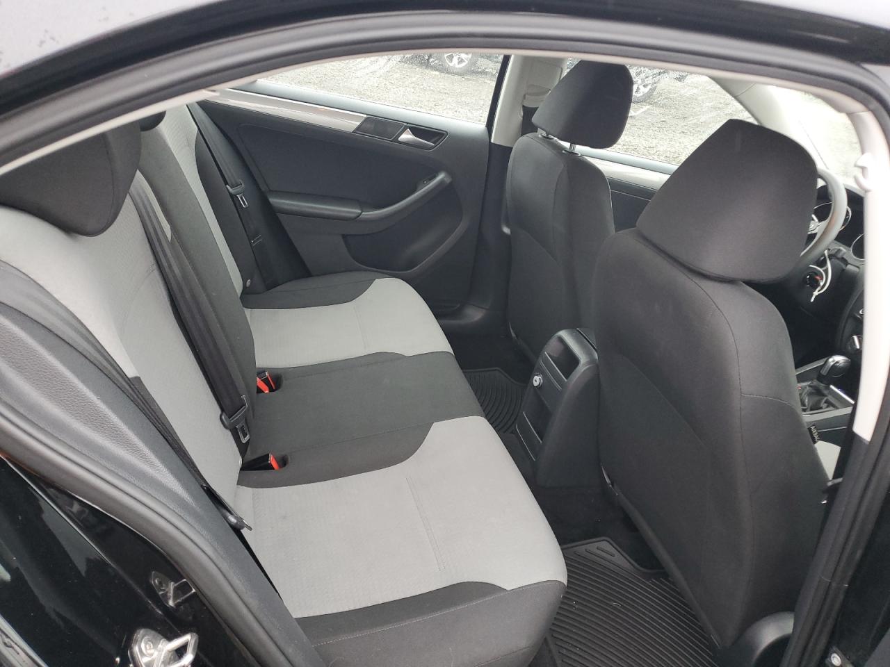 2017 Volkswagen Jetta - Image 10