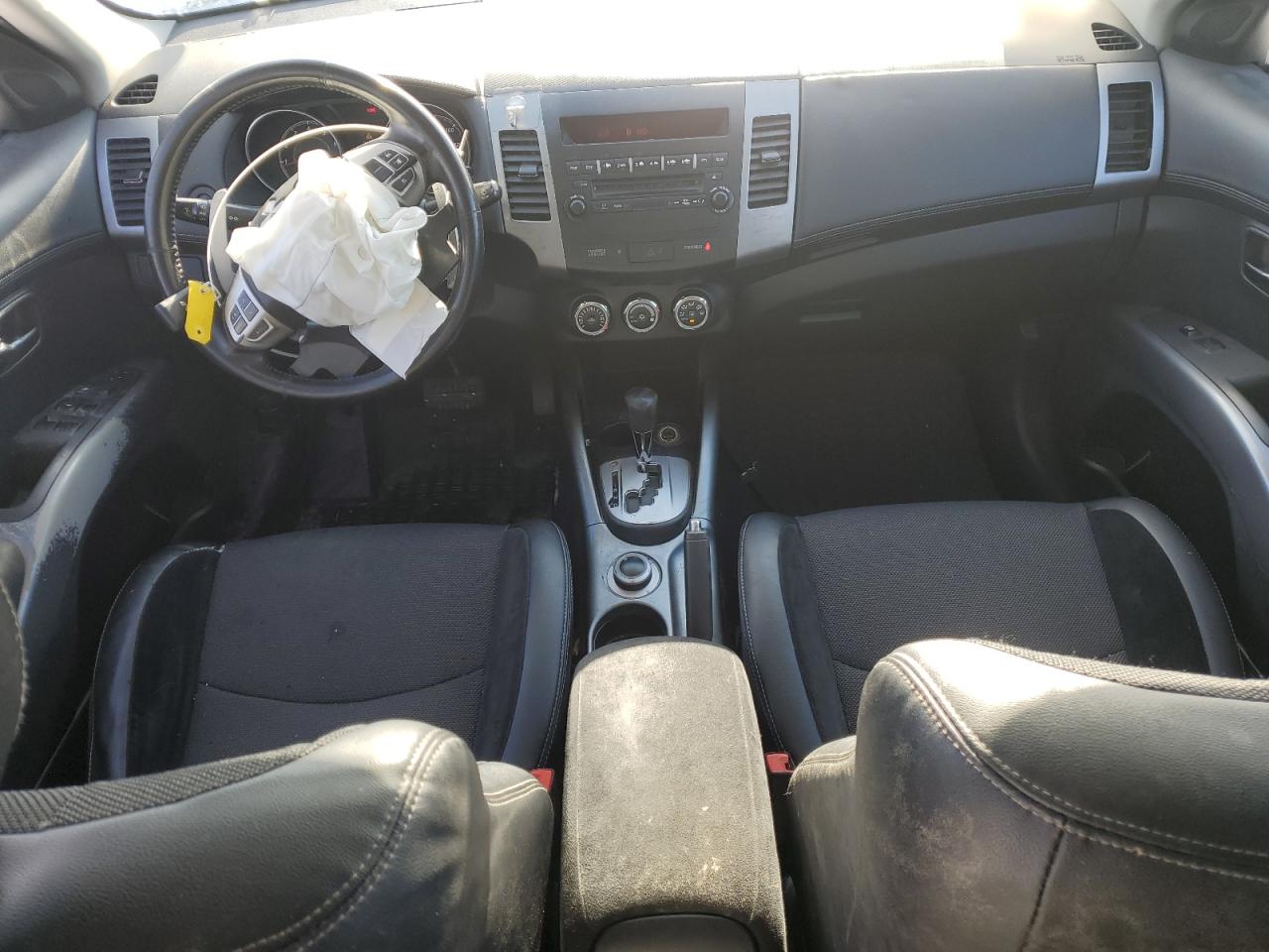 2010 Mitsubishi Outlander - Image 8